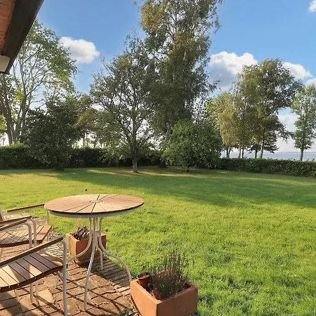 Дом отдыха Seafront With Hot Tub *