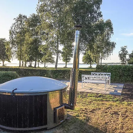 Seafront With Hot Tub * Stubbekøbing