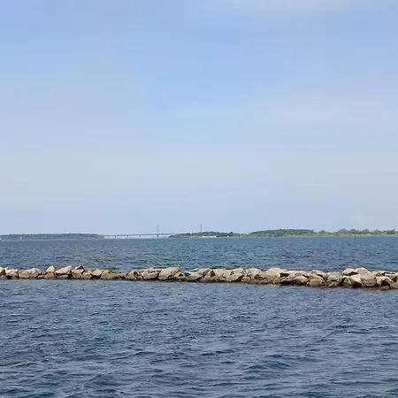 Seafront With Hot Tub 別荘
